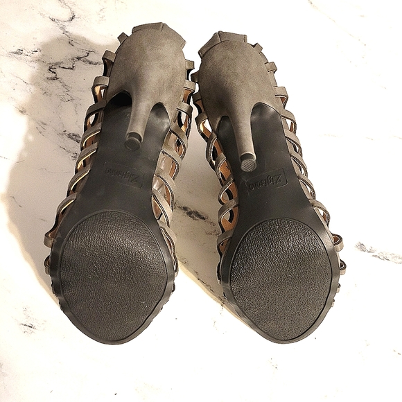 NWOT Zigi Soho Grey Peep Toe Booties - Picture 5 of 5